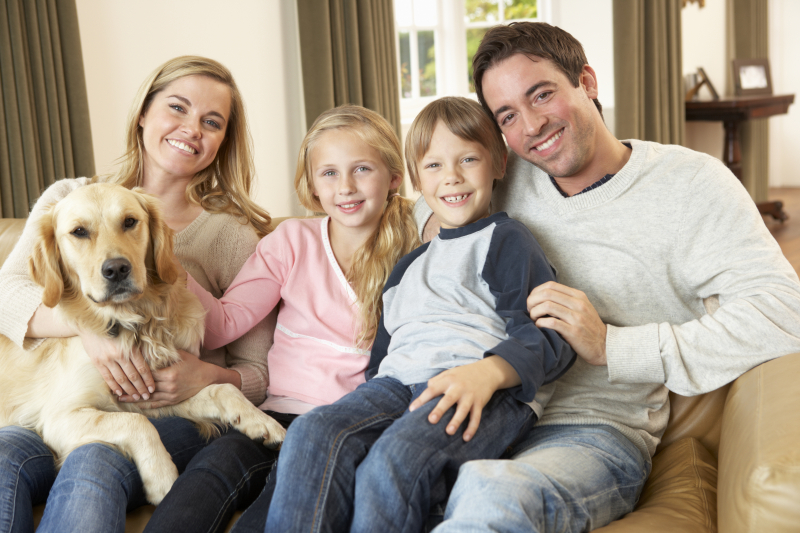 familj med hund